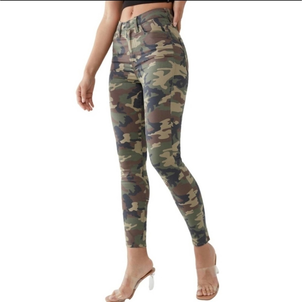 True Religion Camo Super Skinny Jeans Halle NWT Size 24